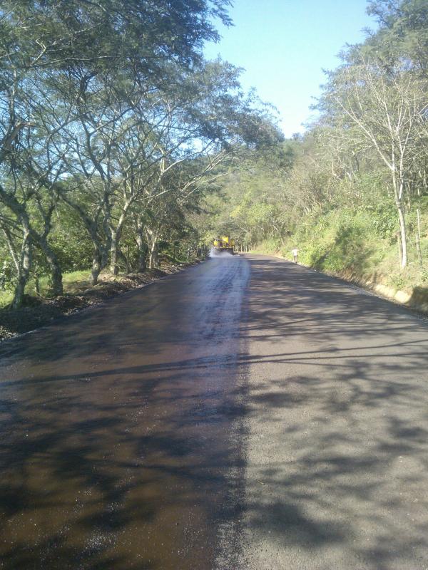 Rehabilitación del camino Naolinco-Tepetlan.